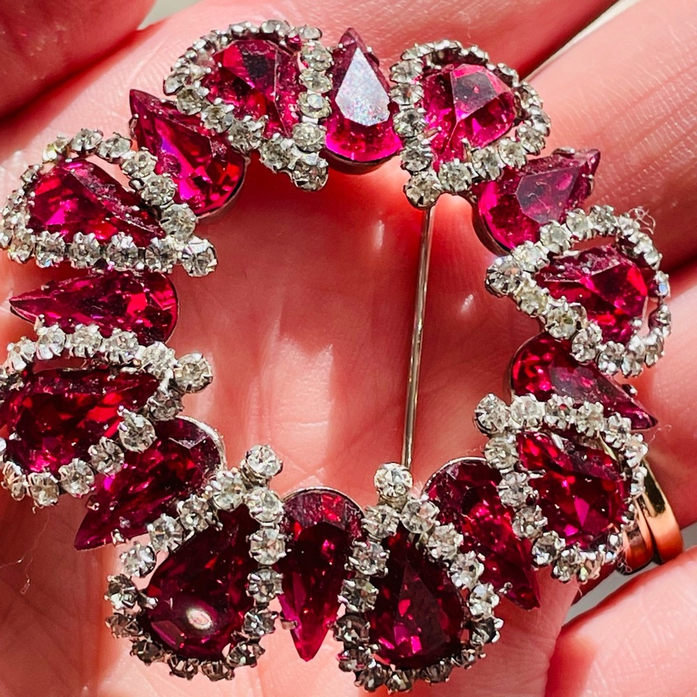 Vintage Weiss signed Fuchsia brooch. Glamorous and elegant! 1950’s Rare!